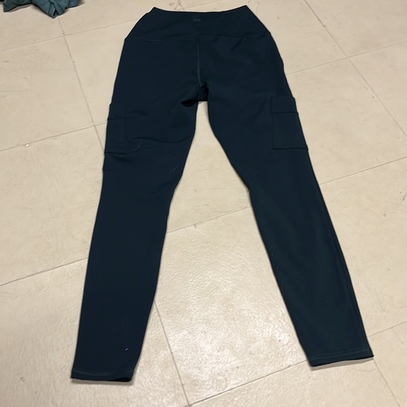 American eagle boyfriend tee and avalanche leggings only worn a few times - Picture 4 of 5